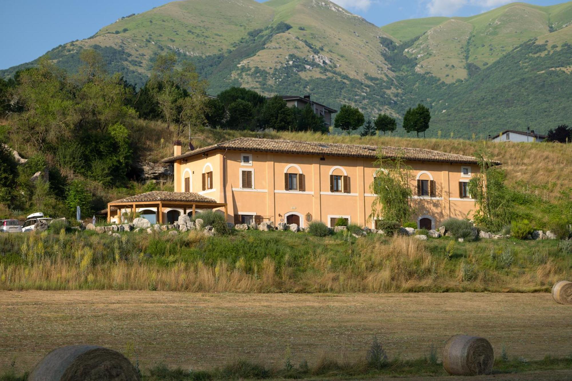 Il Casale San Martino Bed & Breakfast Norcia Luaran gambar